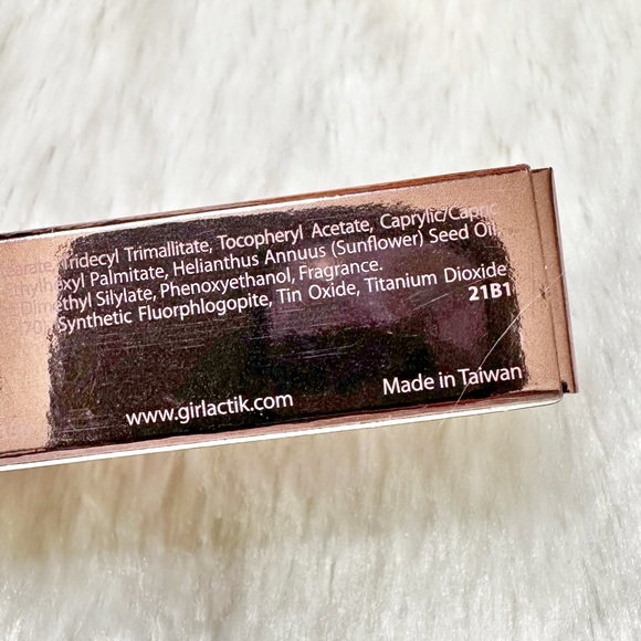 NIB Girlactik Gloss Amour in Crystal Love Clear Pink Full Size 5.5ml - Picture 7 of 9